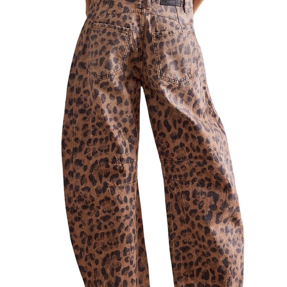 We The Free Good Luck Leopard Barrel Jeans Brown Sugar size 31 + 30 NWT - Picture 5 of 7